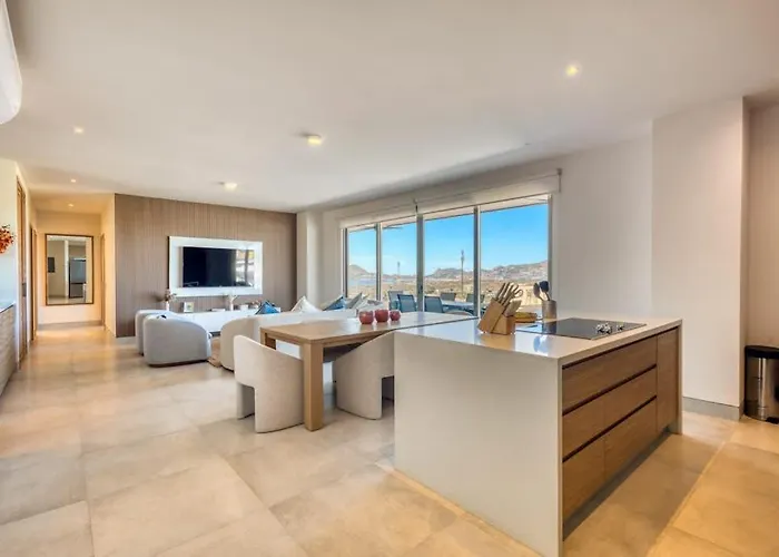 Bright Coastal With Ocean-view Balcony, Gym, Pools, Bbq & Kid's Park Ferienhaus *